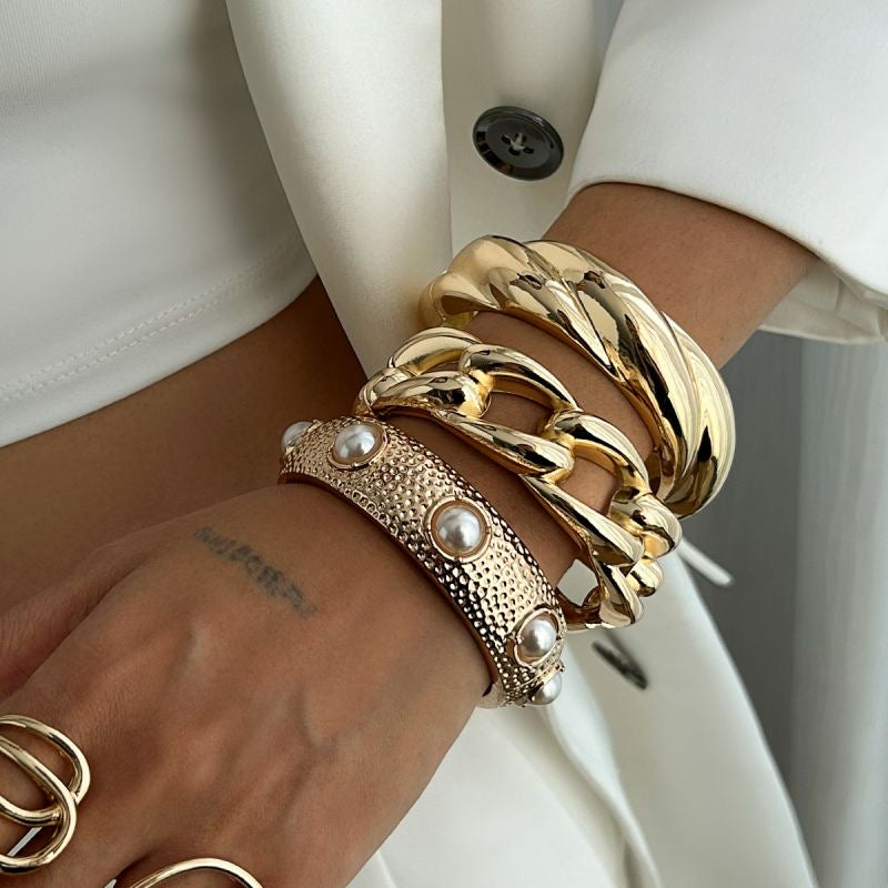 Pearl statement gold bracelet