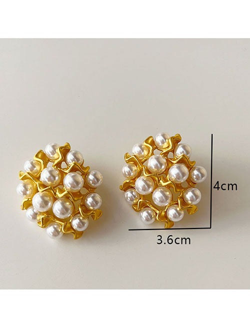 Pearl gold round studs