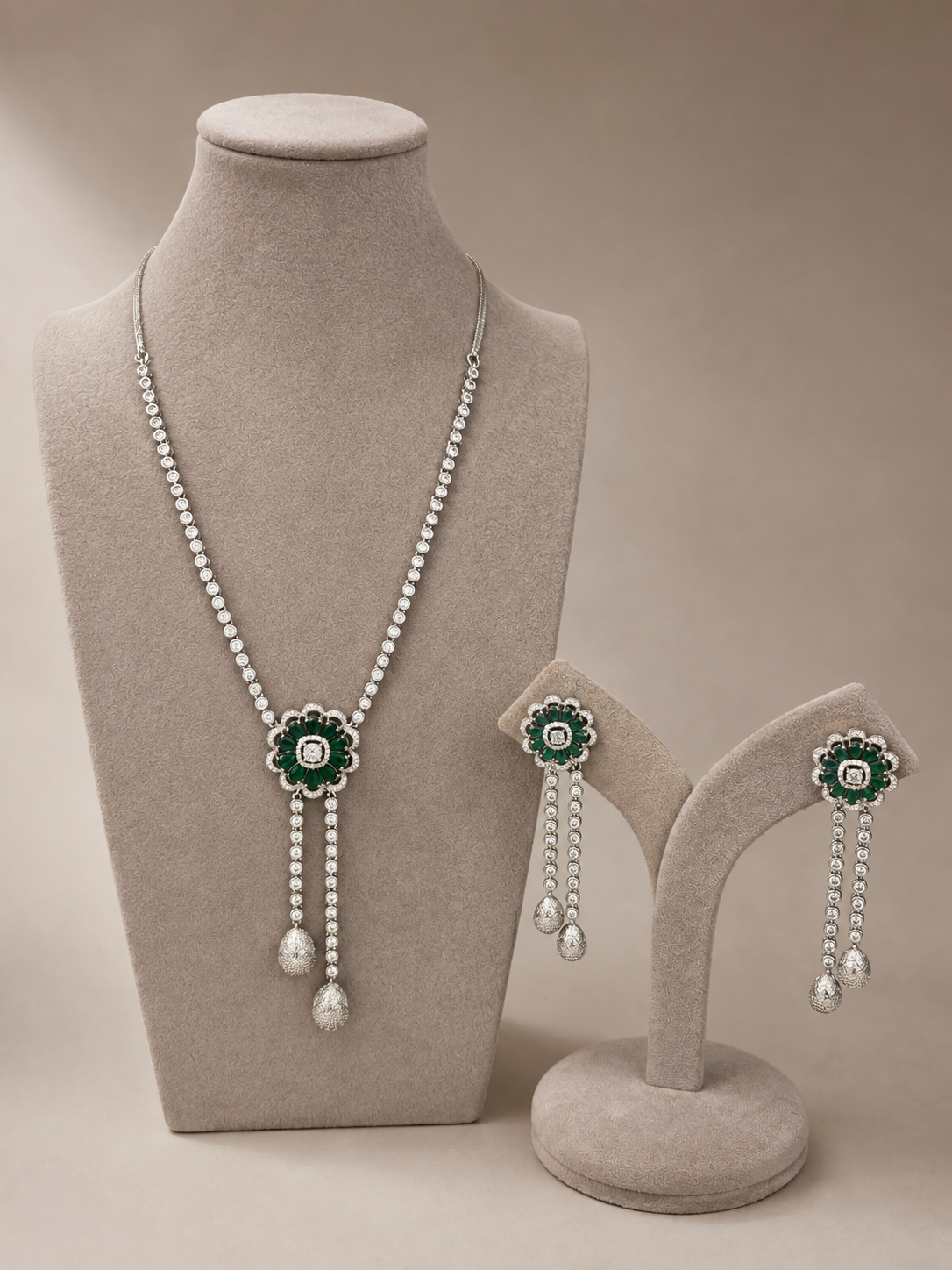 Emerald Bloom diamond set
