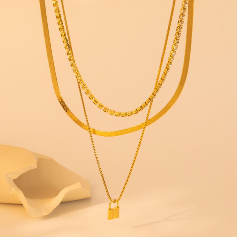 Three layer elegant neckpiece