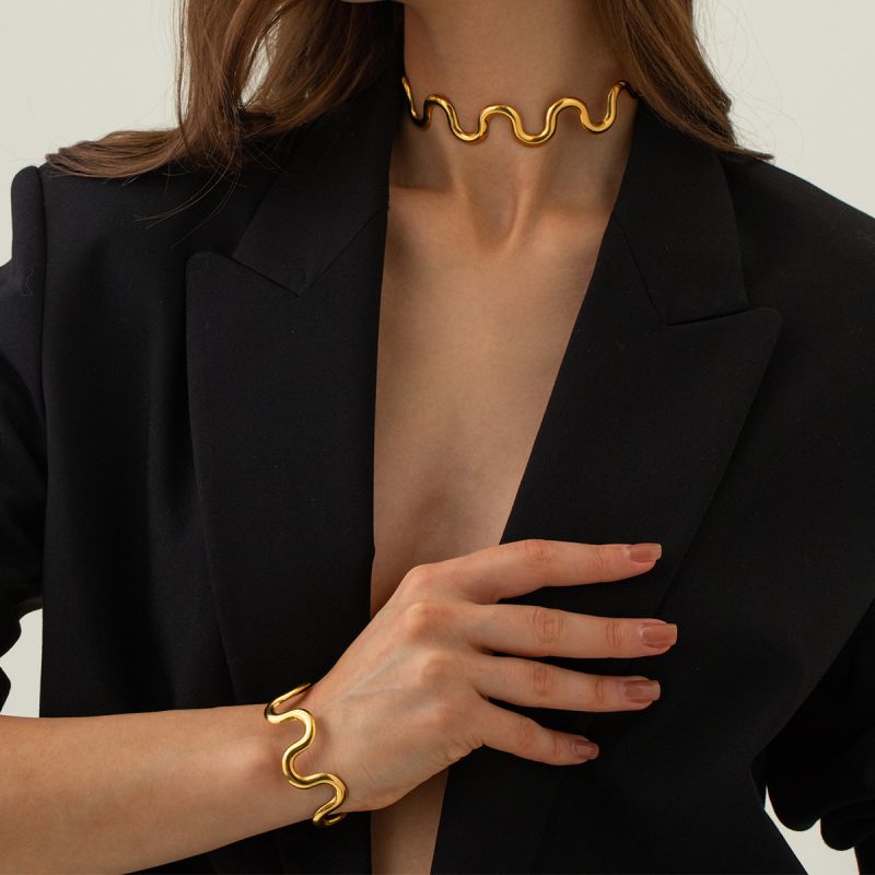 Gold Wave Statement Choker