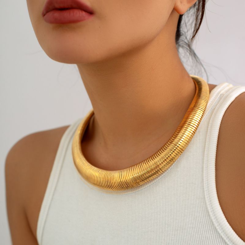Gold Thread Round Collar Necklace