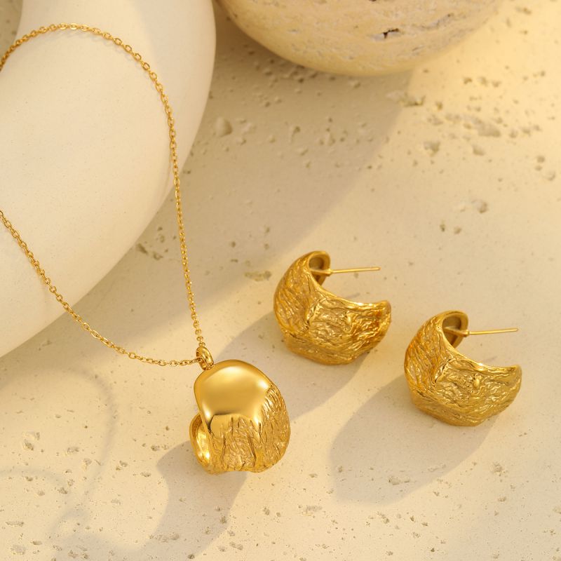 Gold plated studs & pendant