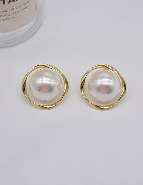 Nura Pearl Gold Studs