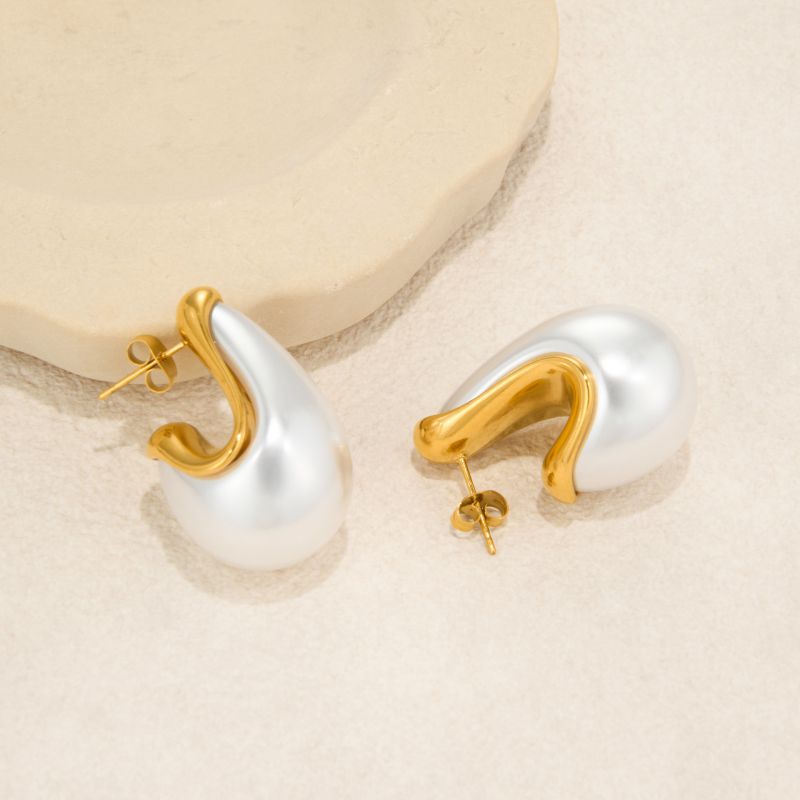 Pearl Curved Gold Studs