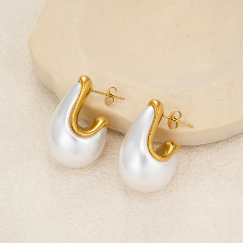 Pearl Curved Gold Studs