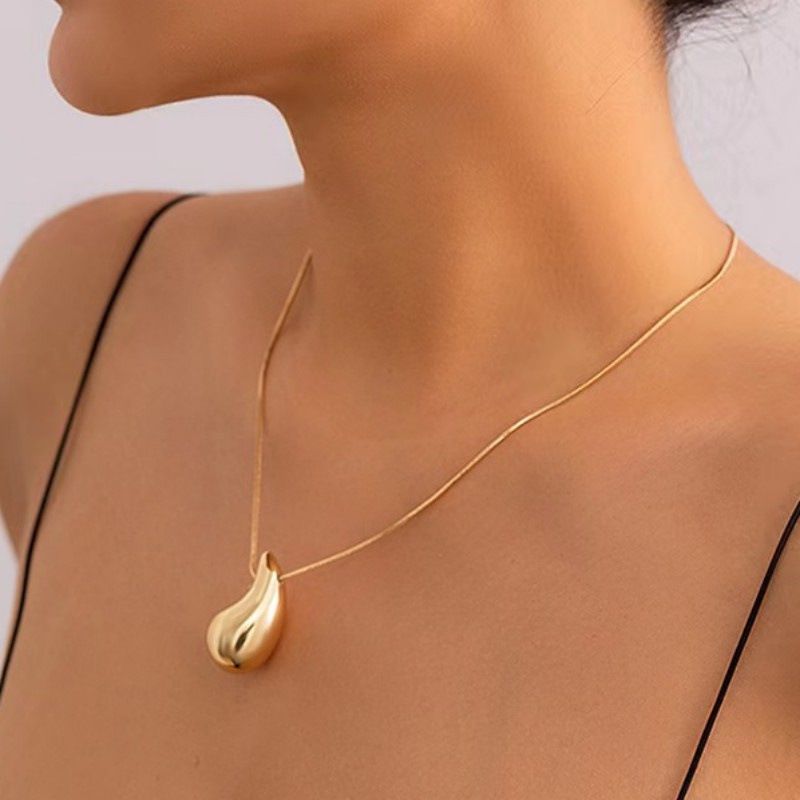 Water drop fashion necklace