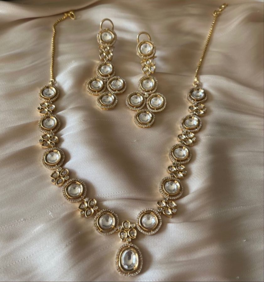 Elegant polki earrings and necklace