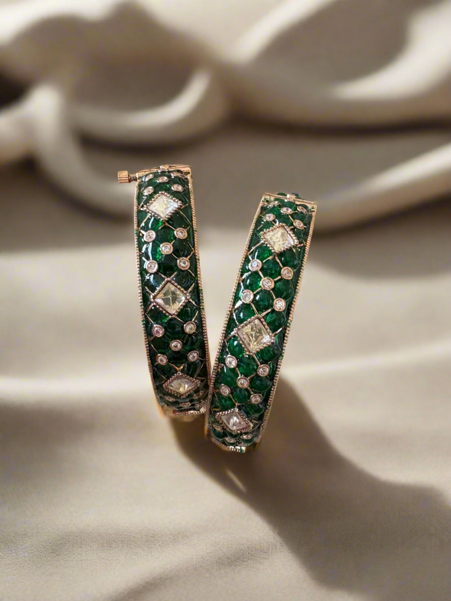 Emerald polki pair of bangles