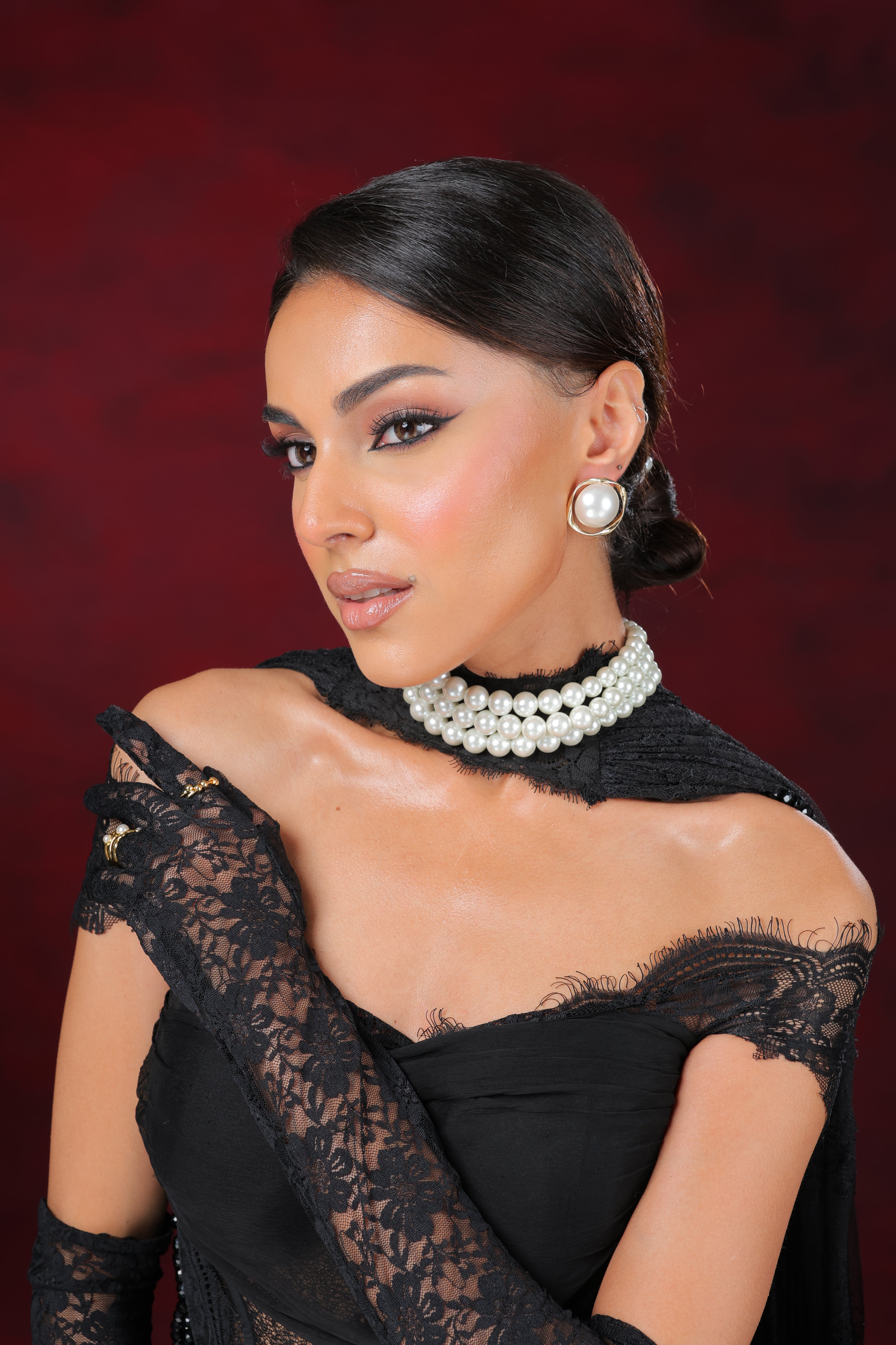 Three line Pearl choker & studs