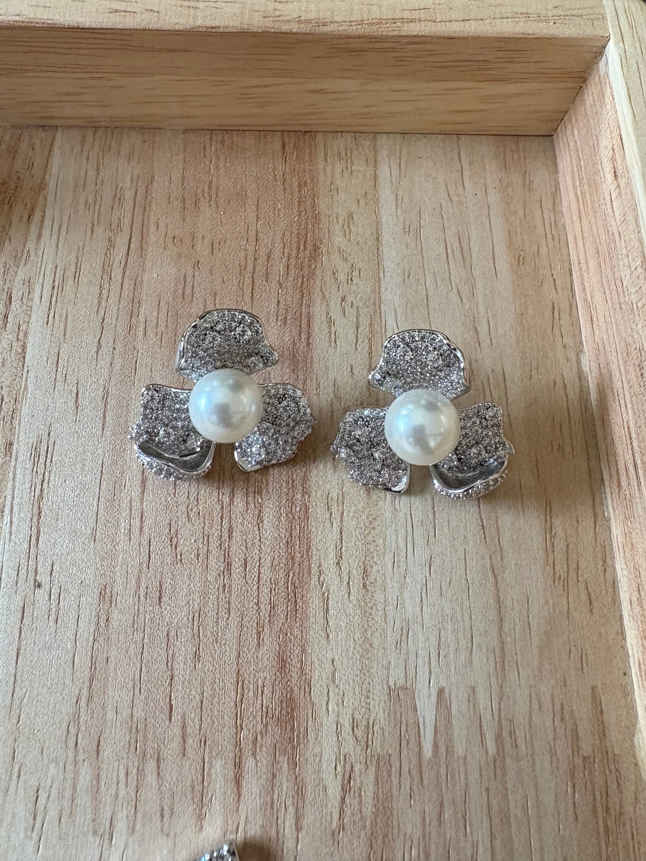 Flower pearl diamond studs