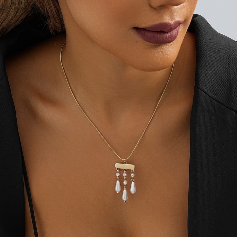 Pearl drop statement neckpiece