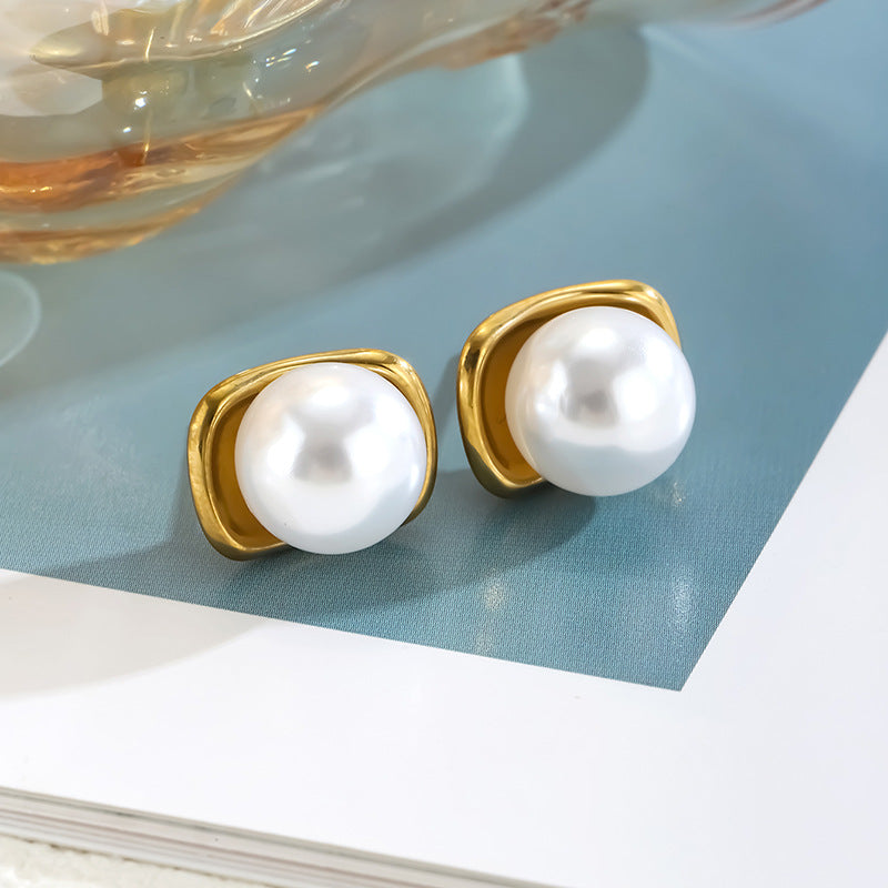 Pearl Gold Studs