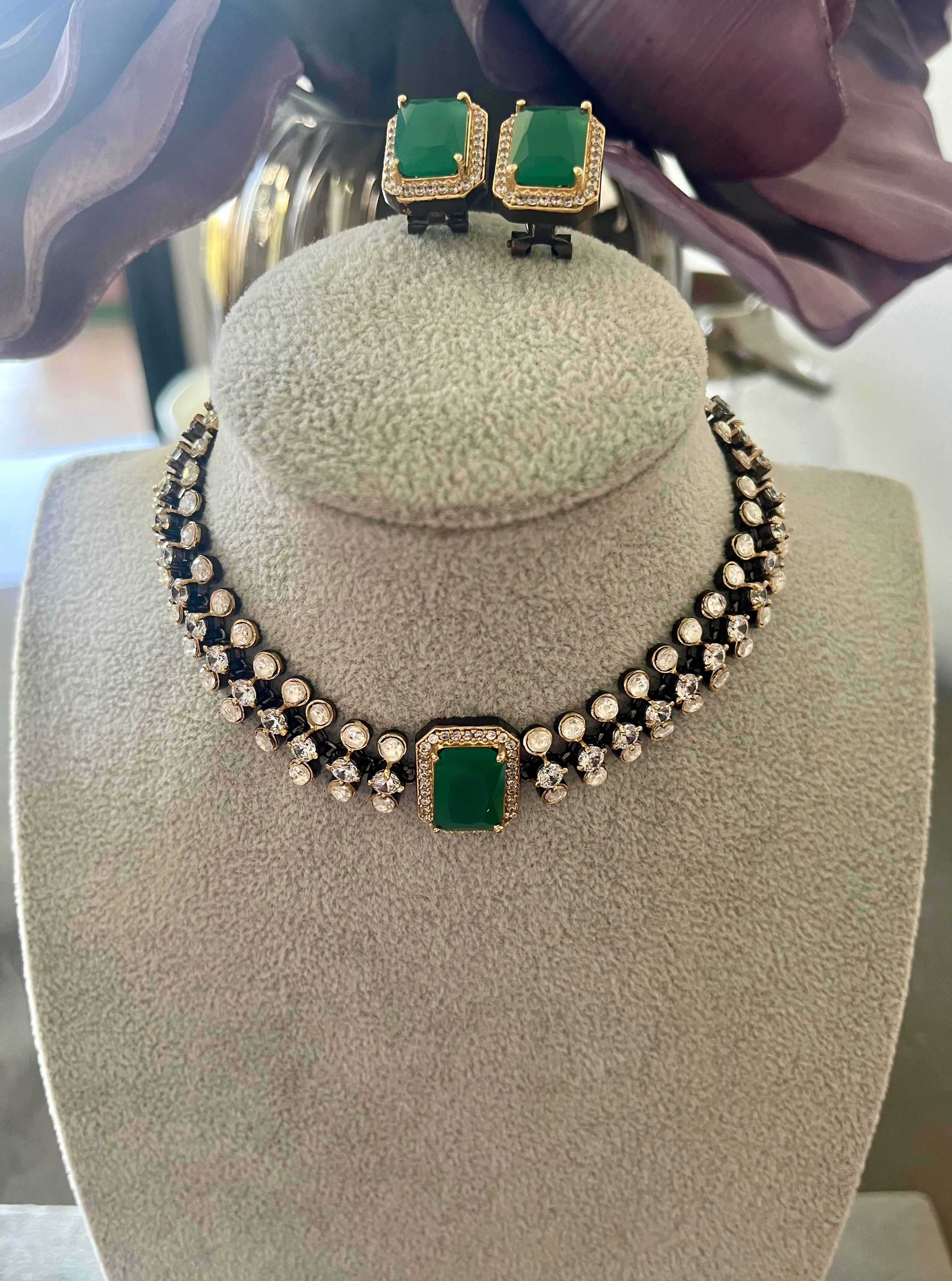 Emerald contemporary Choker Set with Studs