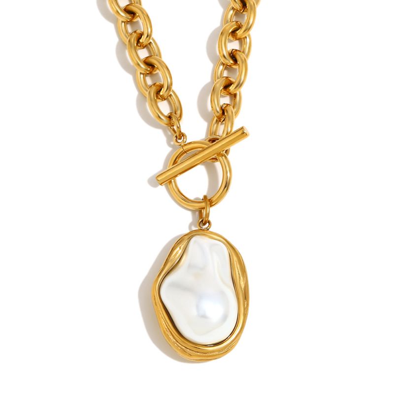 Baroque pearl buckle necklace