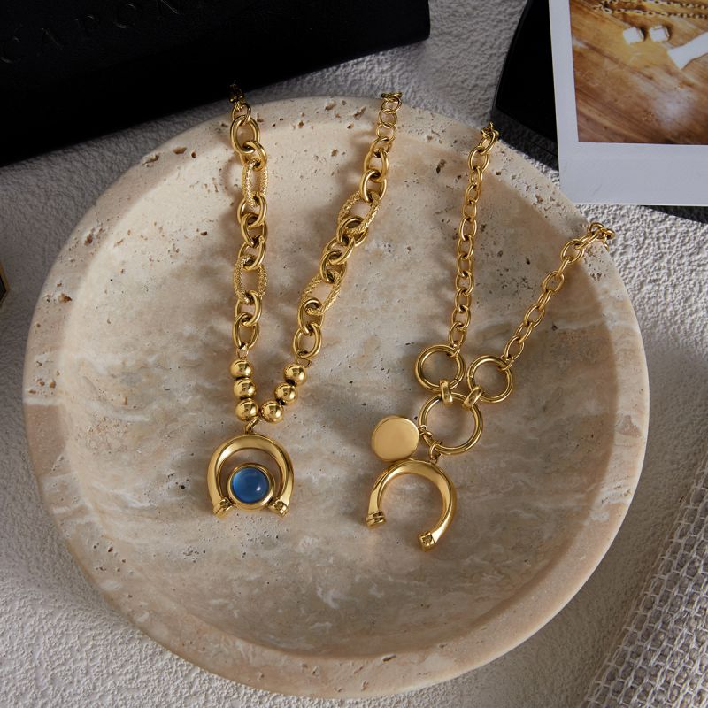 Gold Horseshoe statement bracelet set