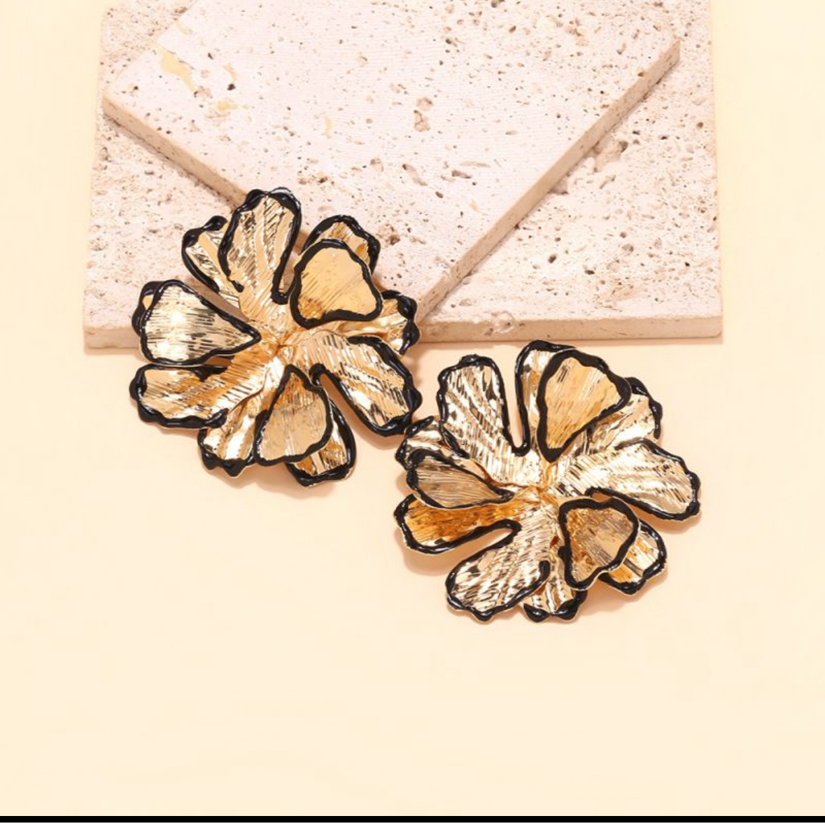 Flower gold & black bold earrings
