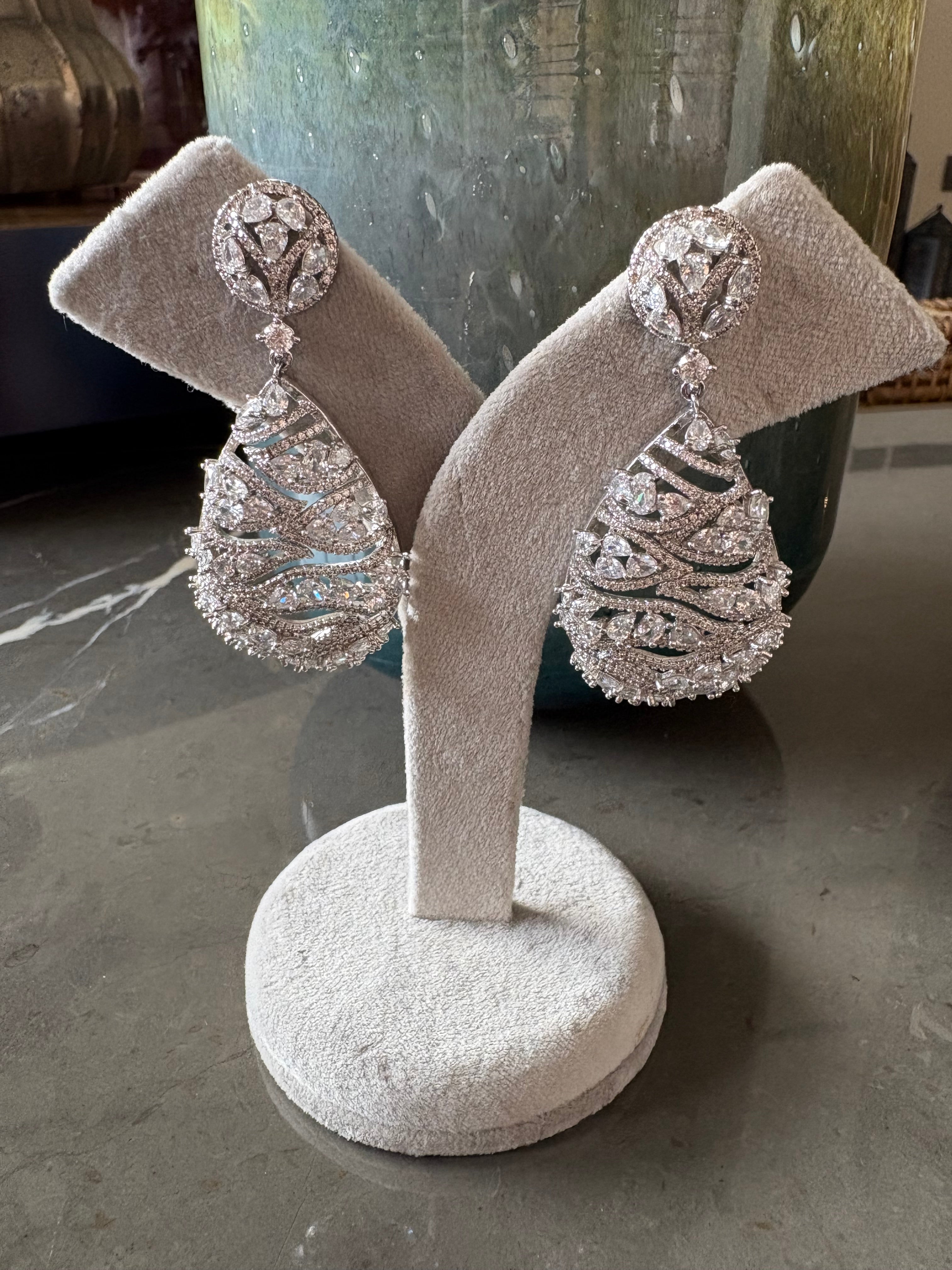 Diamond danglers
