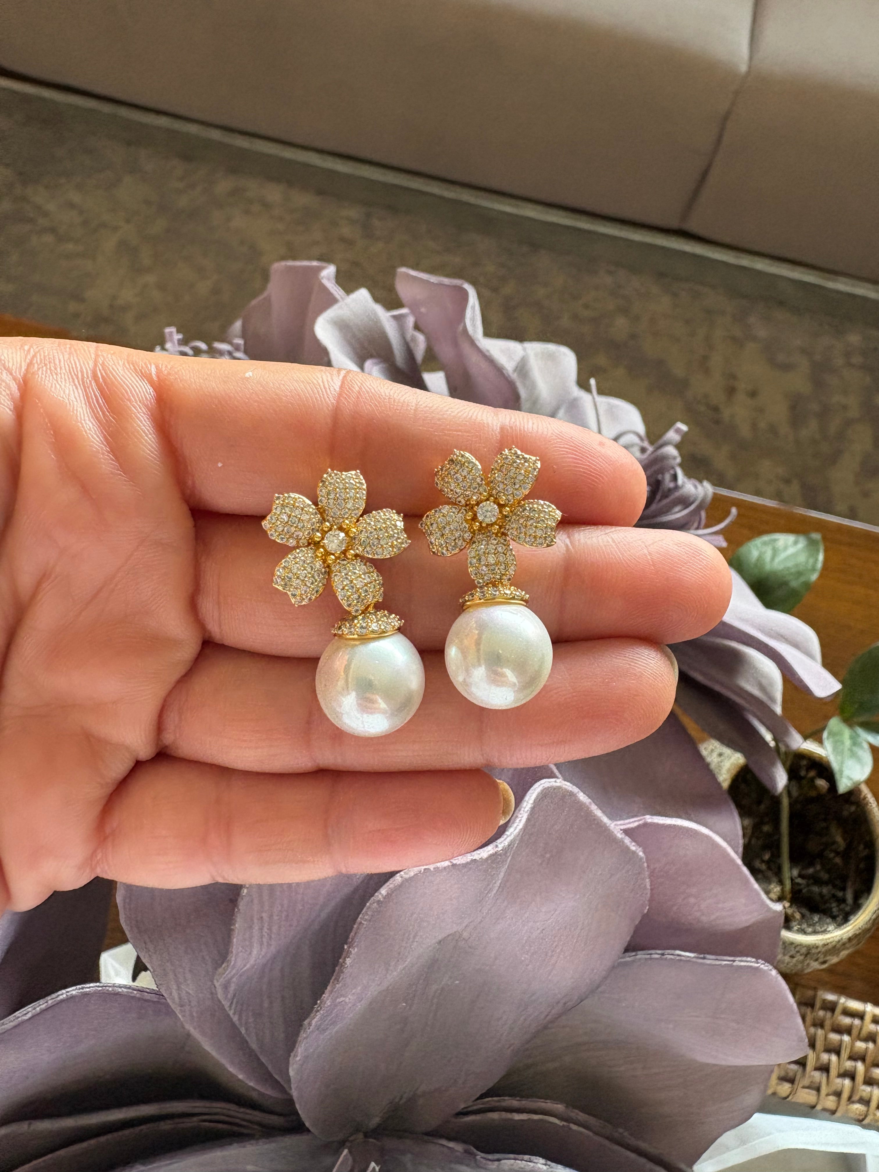 Flower pearl danglers