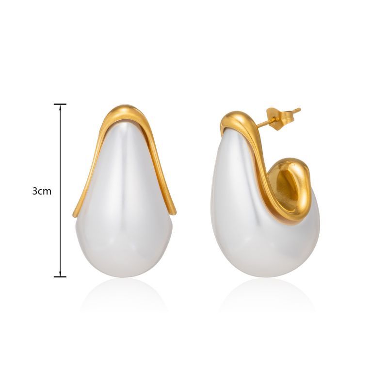Pearl Curved Gold Studs