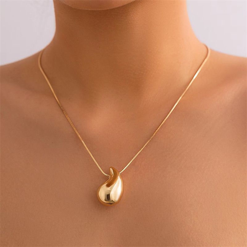 Water drop fashion necklace