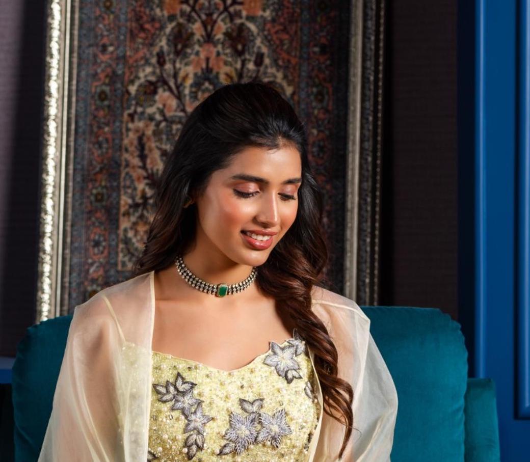 Emerald contemporary Choker Set with Studs
